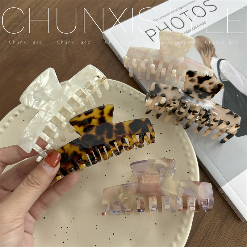 Semi-tied hair, super beautiful and high-end acetate mermaid color grappling clips, Dongdaemun hair grappling claws, Korean, Instagram women Application Scenario