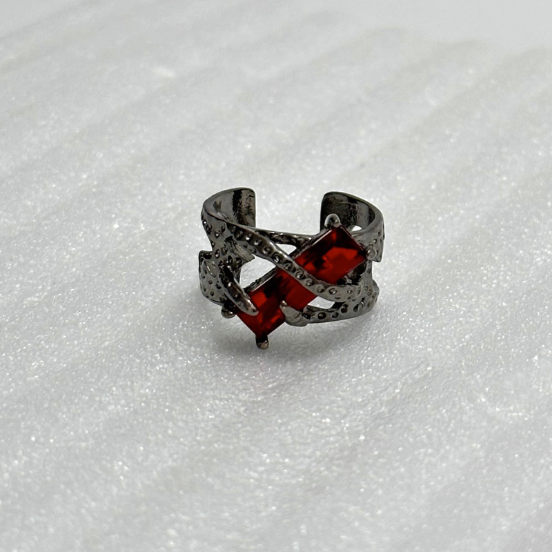 Dark black style red zircon geometric open ring, women's fashion, irregular hollowed-out texture, cool and unique food ring Application Scenario