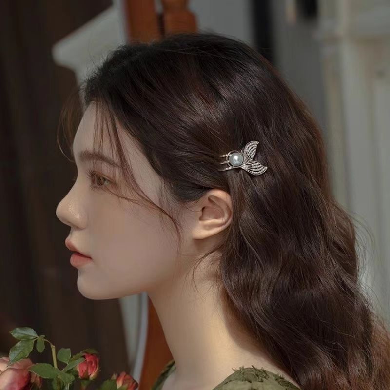 New beauty fishtail hair clip accessory with a high-end feel, pearl bangs clip, women's side clip, duckbill clip hair clip accessory details Picture