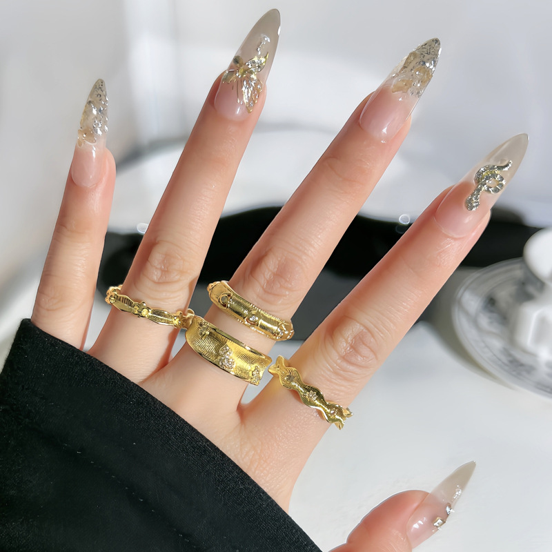 This elegant court-style gourd brushed high-end ring is a delicate and niche design for women, a light luxury and trendy retro ring details Picture