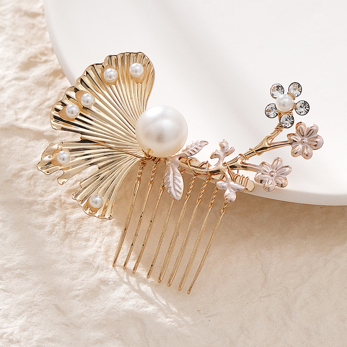 European and American cross-border bride accessories, hair combs, luxurious wedding balls, retro hair accessories, handcrafted golden pearl hair combs details Picture