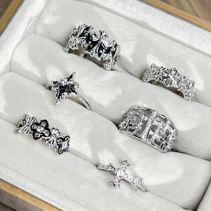 A popular dark punk cross simple open ring, gender-neutral, fashionable, niche and versatile ring Specification drawing