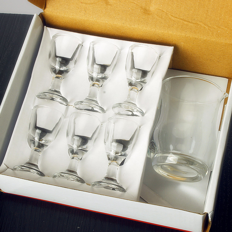 White spirit small wine glass set, glass one-sipped cup, spirits cup, wine dispenser and pouring vessel 7-piece gift box set details Picture