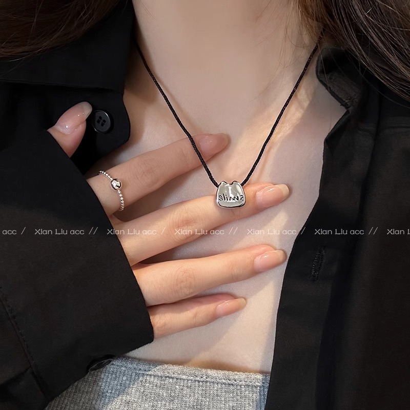 Geometric metal smiling face necklace for women, with a unique and retro design sense, versatile and elegant woven rope neck chain and collarbone chain full figure