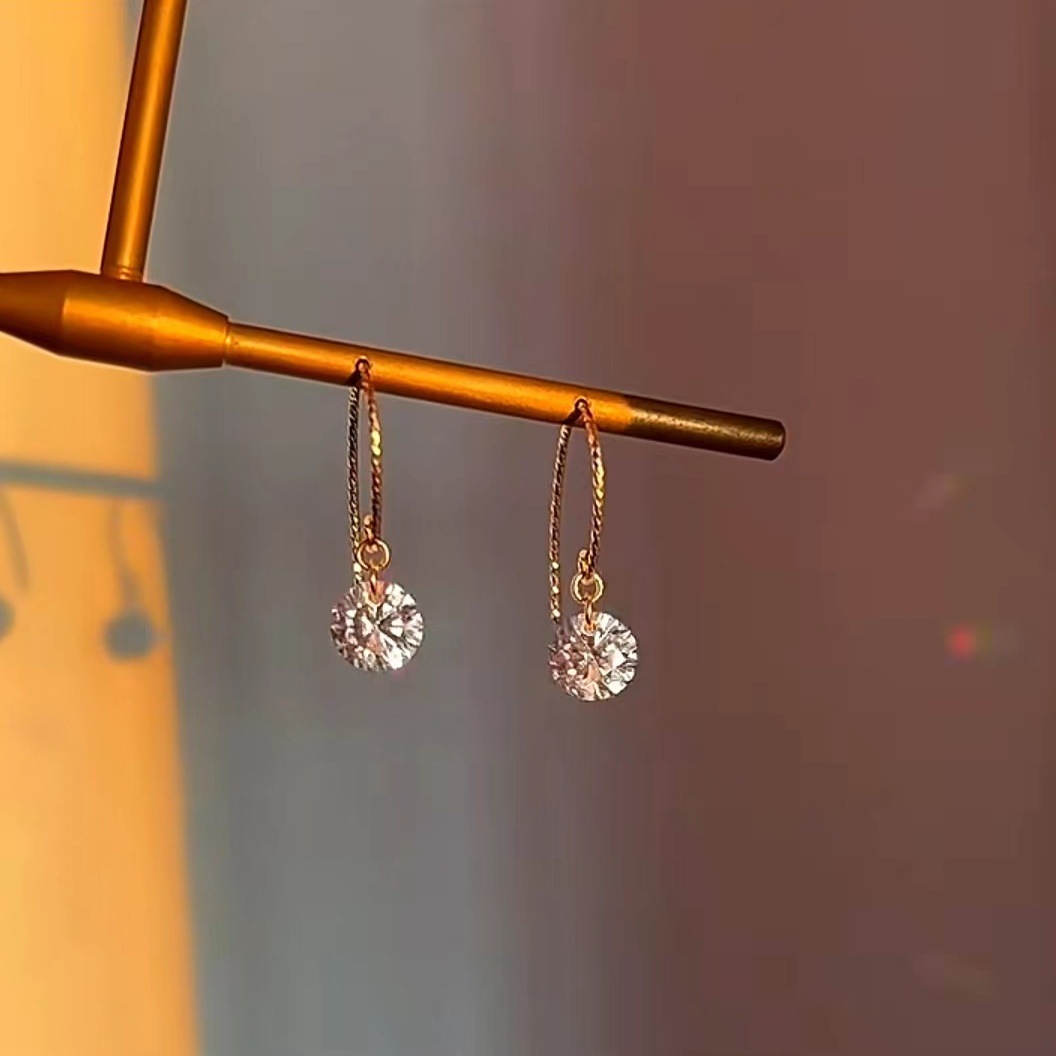 One-carat shiny single zircon earrings, a light luxury and high-end feel, versatile and simple Moissanite ear hook earrings full figure