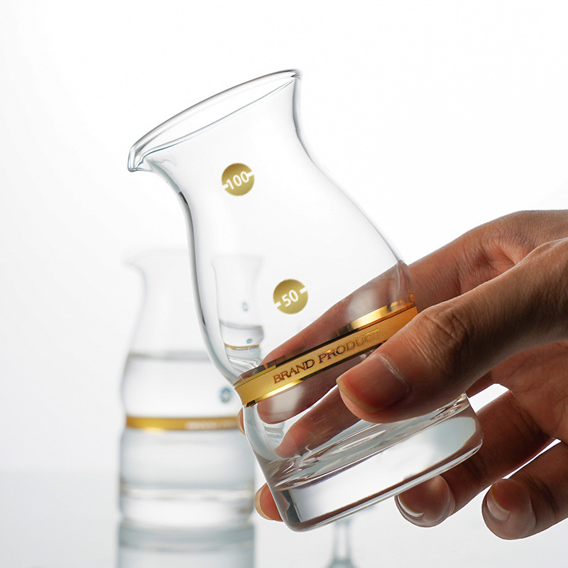 European-style modern crystal glass decanter and wine dispenser, waist gold-rimmed personalized crown white spirit dispenser details Picture