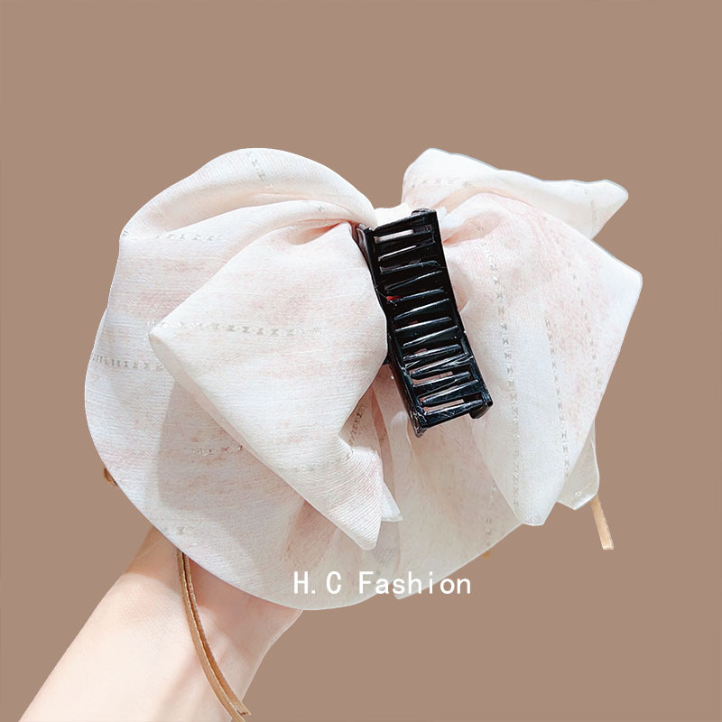 Fashionable and high-end, flowing chiffon bow ribbon hair clip, lazy person's hair clip, elegant ponytail hair clip at the back of the head Application Scenario
