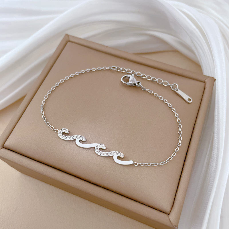 【 All-titanium Steel 】 Dongdaemun Minimalist style, wave-shaped chain bracelet, female Internet celebrity, retro best friend Application Scenario