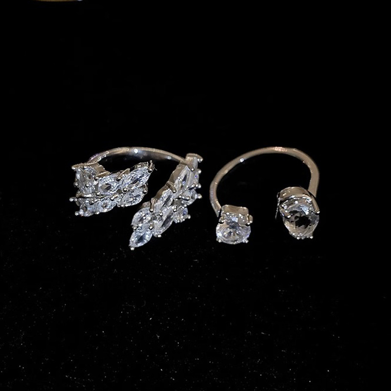 A new fashionable full-diamond zircon ring for women, with a unique and high-end design, is a light luxury and trendy index finger ring Application Scenario