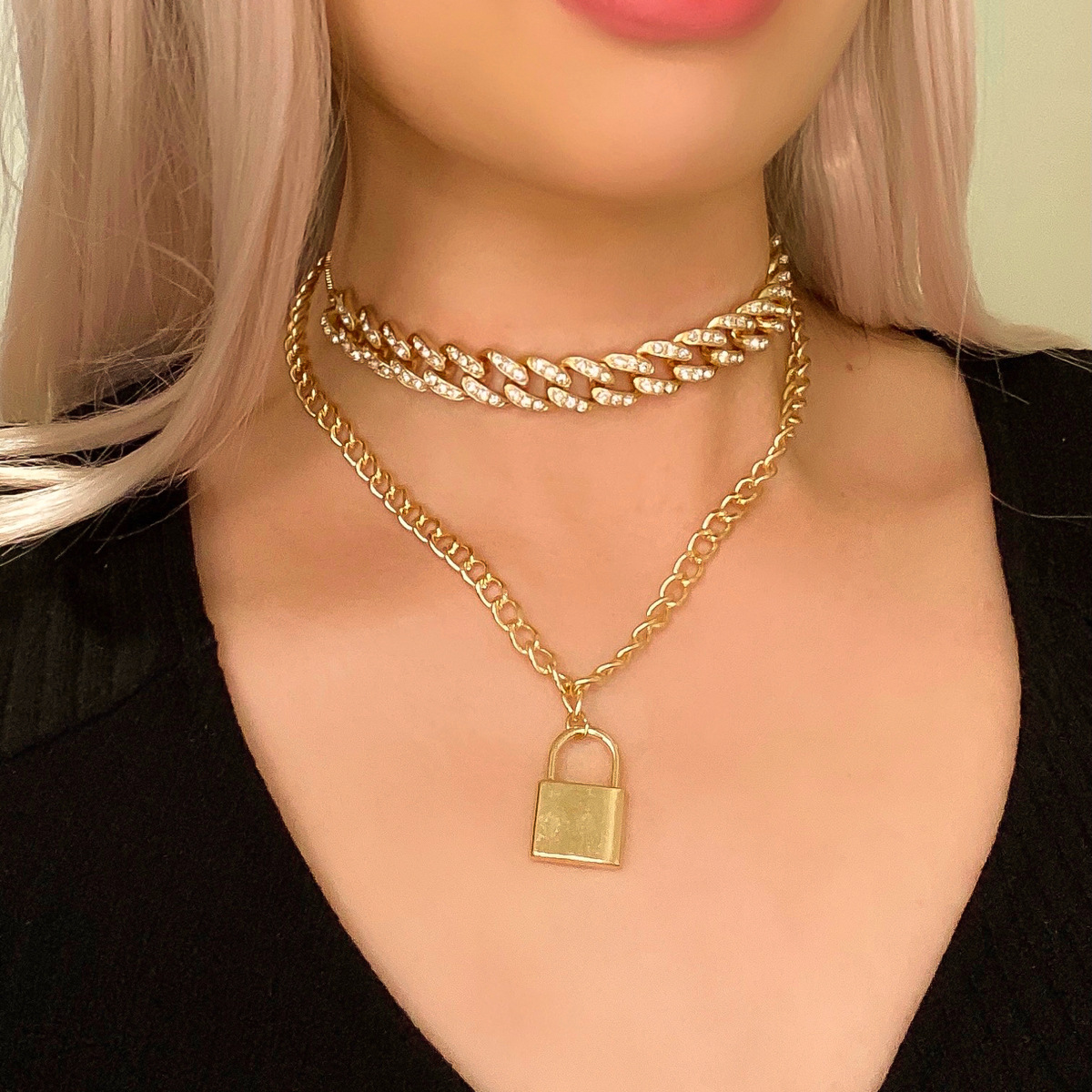 Exaggerated and fashionable European and American cross-border jewelry, diamond-encrusted Cuban chain necklace, women's retro simple and versatile lock pendant necklace Specification drawing