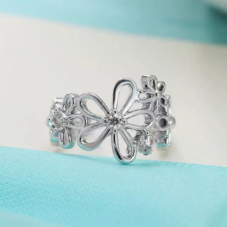 Hollowed-out flower micro-inset diamond ear clips for women, trendy Korean ins style, versatile and unique design, no ear holes, ear bone clips Specification drawing
