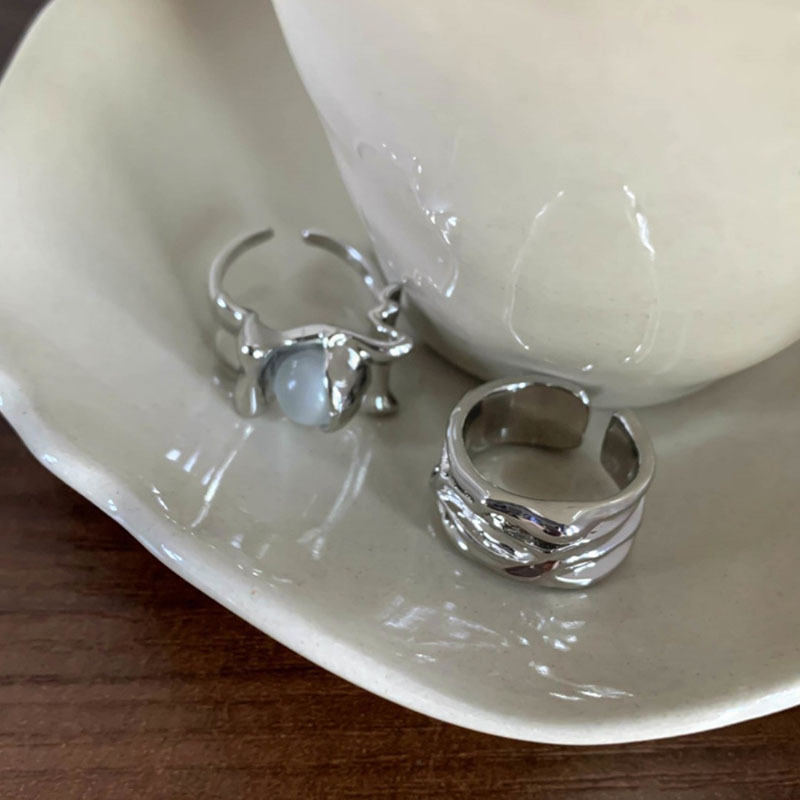 ins Cold style moonstone cat's eye ring for women, fashionable, individual, light luxury, trendy and niche design, high-end food ring Application Scenario