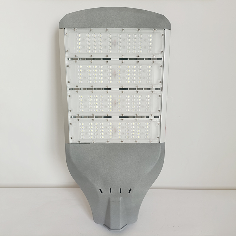 The high-power LED module outdoor street lamp has excellent waterproof, dustproof, lightning protection and heat dissipation performance, and is suitable for urban main roads Application Scenario