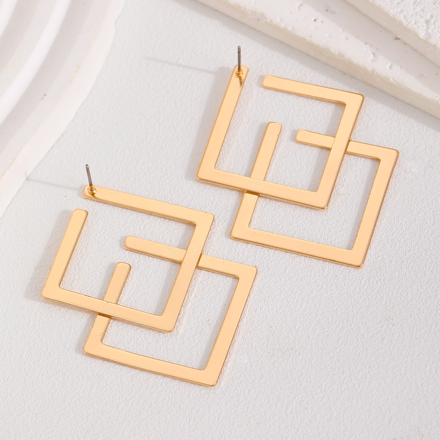 European and American niche design, high-end and versatile square stud earrings, irregular geometric earrings, cross-border women's accessories wholesale Application Scenario