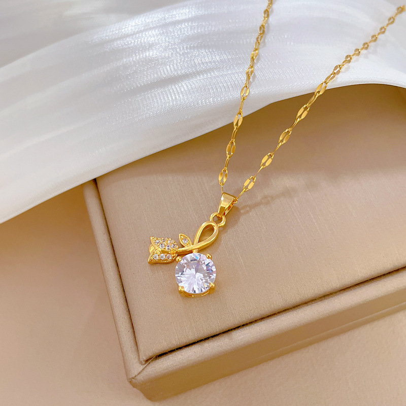 【 Titanium Steel 】 Rose zircon light luxury style, luxurious full diamond necklace, versatile collarbone chain for female Internet celebrities, titanium steel chain Application Scenario