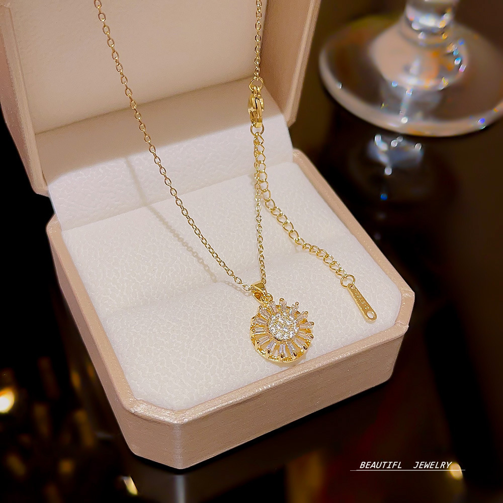 A simple and trendy titanium steel necklace in the ins style from Japan and South Korea, exuding a sense of sophistication and sophistication for women. It is a rare and popular zircon collarbone chain accessory full figure