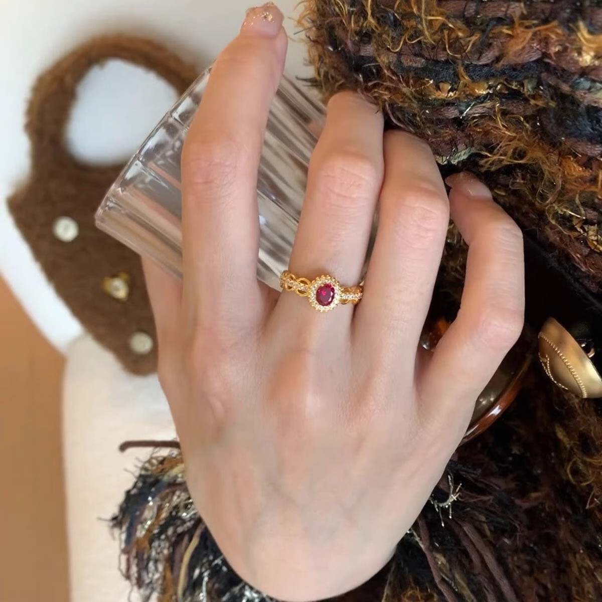 A vintage zircon lace ruby ring for women, a unique and niche design with a high-end feel full figure