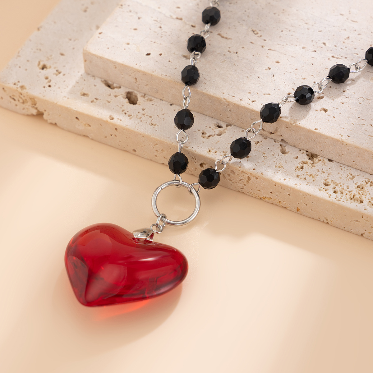 European and American cross-border jewelry, personalized heart-shaped pendant necklace, Halloween personalized beaded crystal collarbone chain Application Scenario