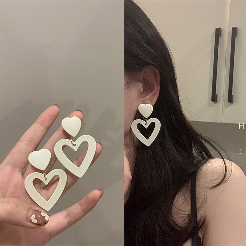Exaggerated white heart-shaped earrings for women, a new trendy earpiece from 2025, a social media sensation on Instagram, with a cold and unique European and American style details Picture
