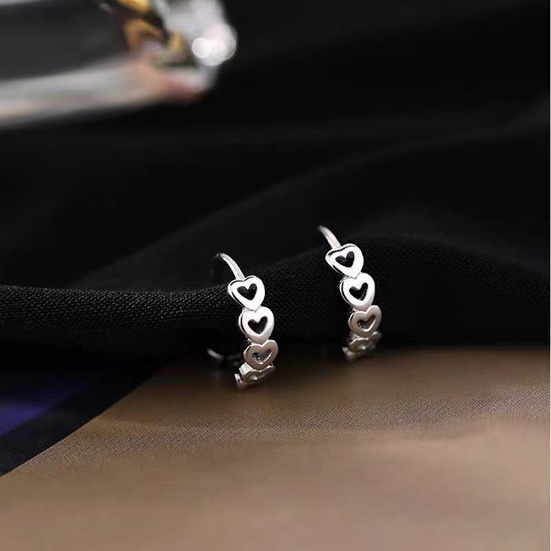 The simple and hollowed-out heart-shaped ear studs are fashionable and versatile for women, with a sweet and unique personality. The new style of ear studs in 2025 features a trendy and niche design Application Scenario