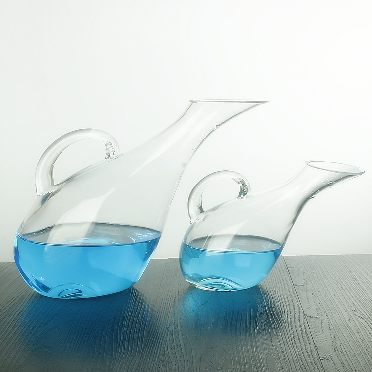 Swan-shaped hand-thickened glass decanter, red wine decanter, red wine divider, cold cut, wholesale in stock Application Scenario