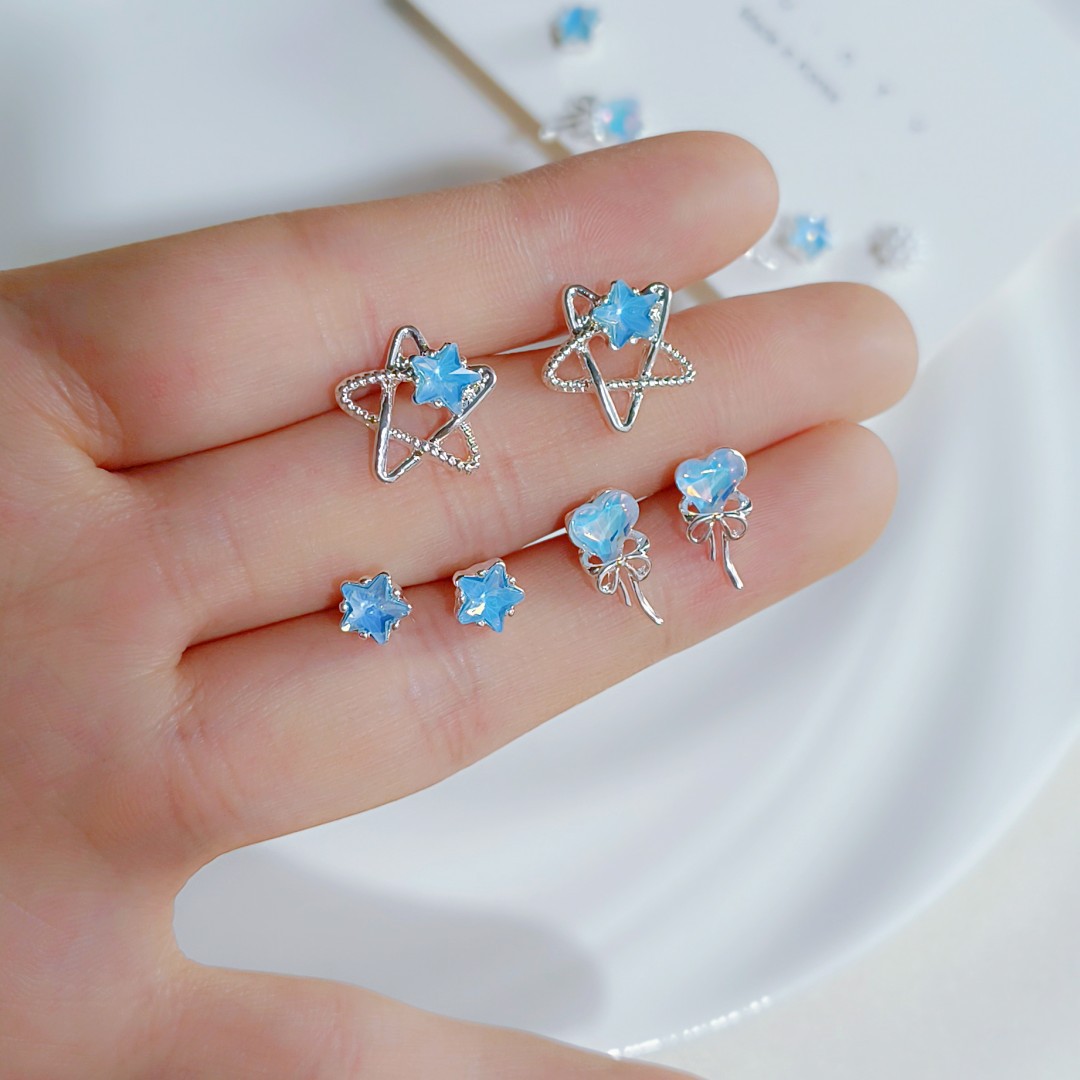 Spring fresh and versatile, small and exquisite set of ear studs, trendy and fashionable, niche design earrings for women on Instagram details Picture
