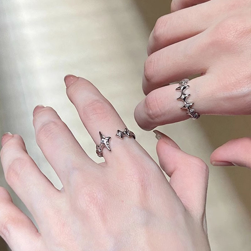 The French star-shaped ring is a delicate and niche design accessory with a cold and cool style. It features a sweet and cool stacked fashion and simplicity details Picture