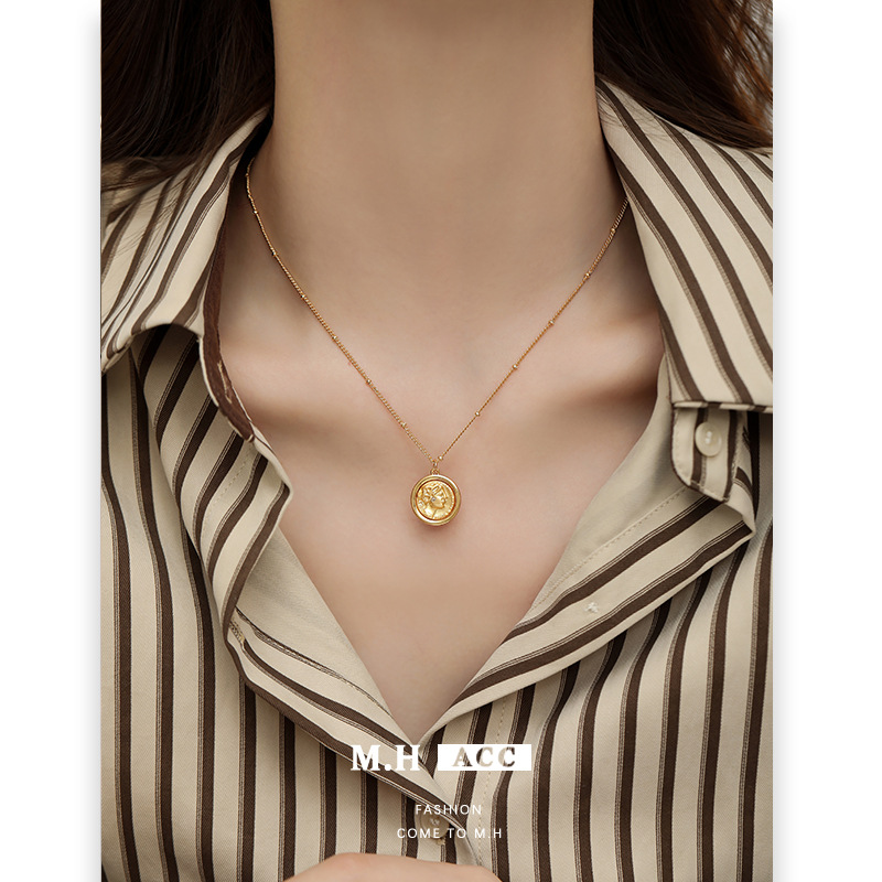 Wholesale French simple coin head necklace, retro ins design sense collarbone chain, new fashionable and exquisite necklace full figure