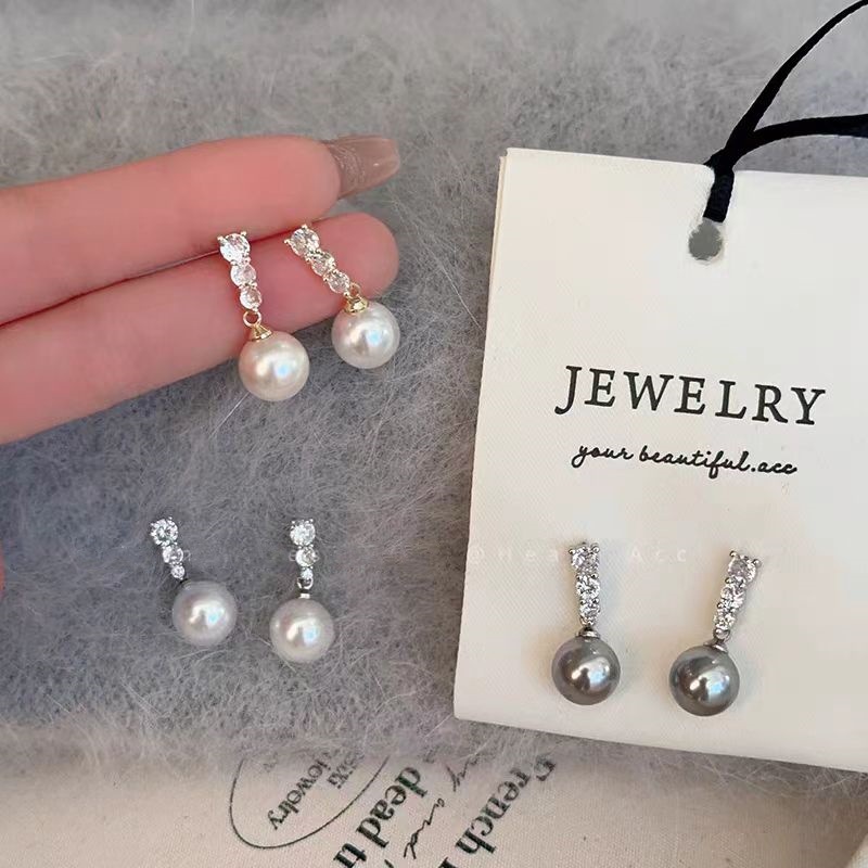 New French pearl stud earrings 2025 bestsellers, light luxury and high-end style earrings, retro and simple chanel-style earrings details Picture