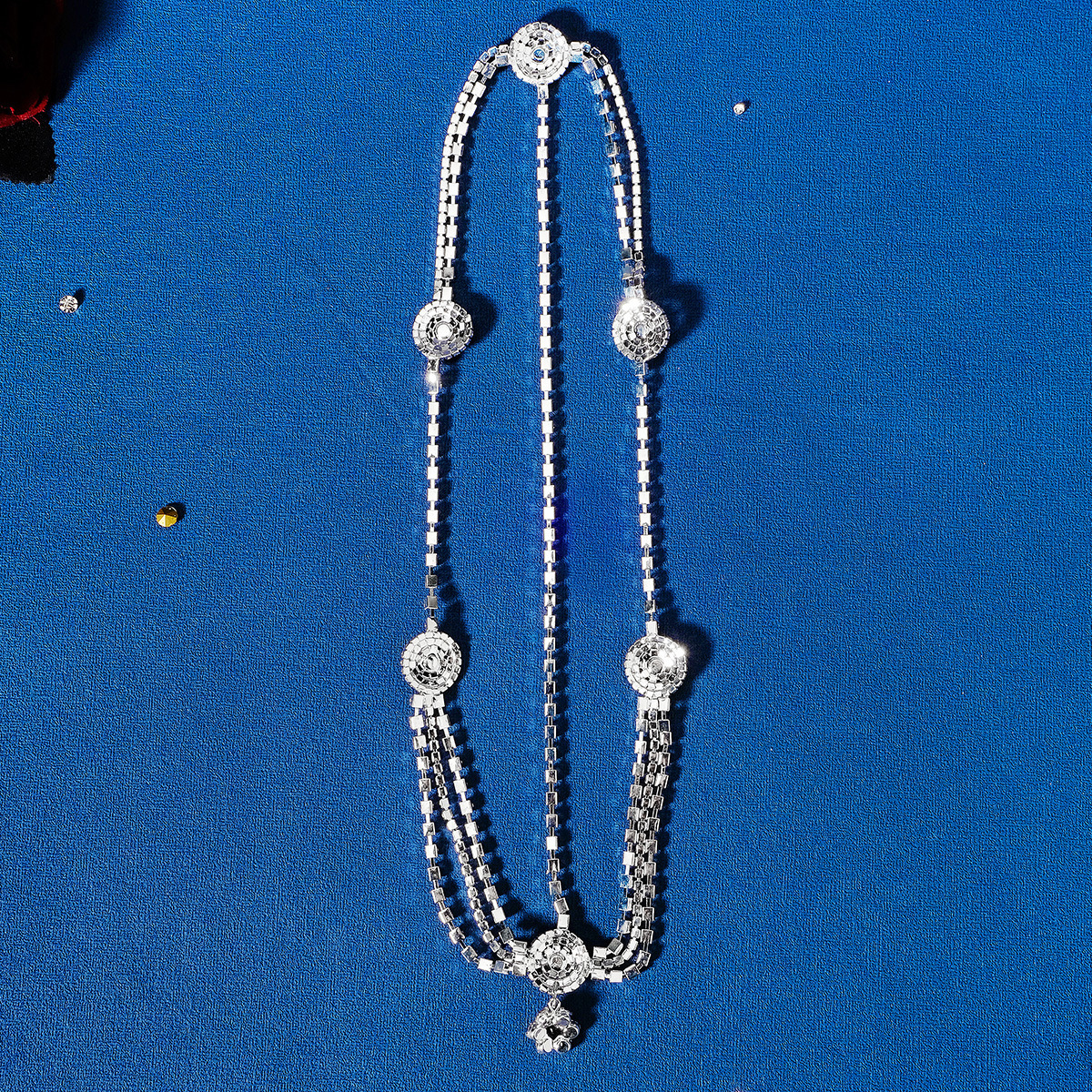 European and American light luxury headwear, simple and versatile hair accessories, ethereal and niche design sense, ins style, diamond-encrusted tassel headband details Picture