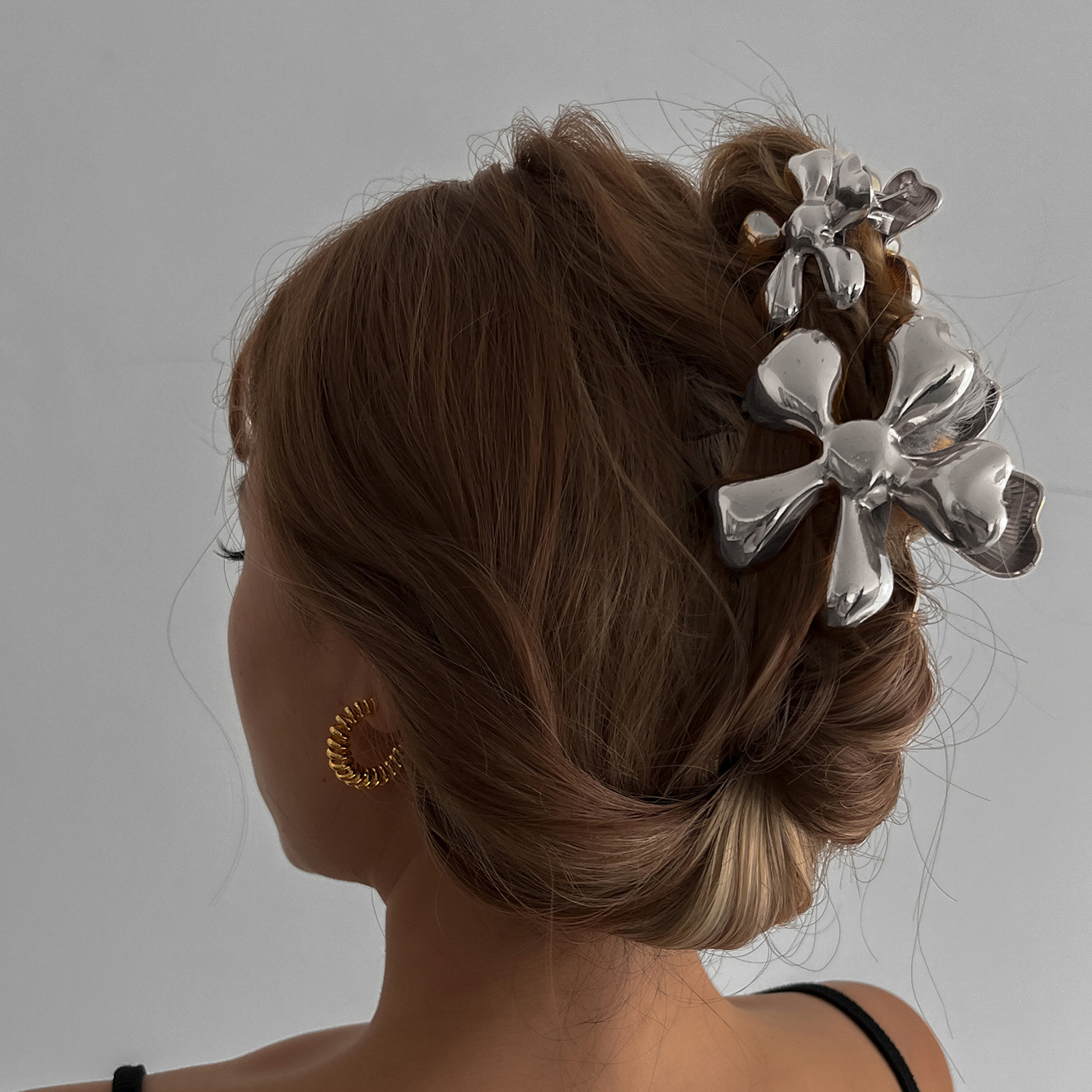 Cross-border bestseller European and American style hair accessory, elegant lady's head accessory at the back of the head, high color retention alloy flower bun hair clip details Picture
