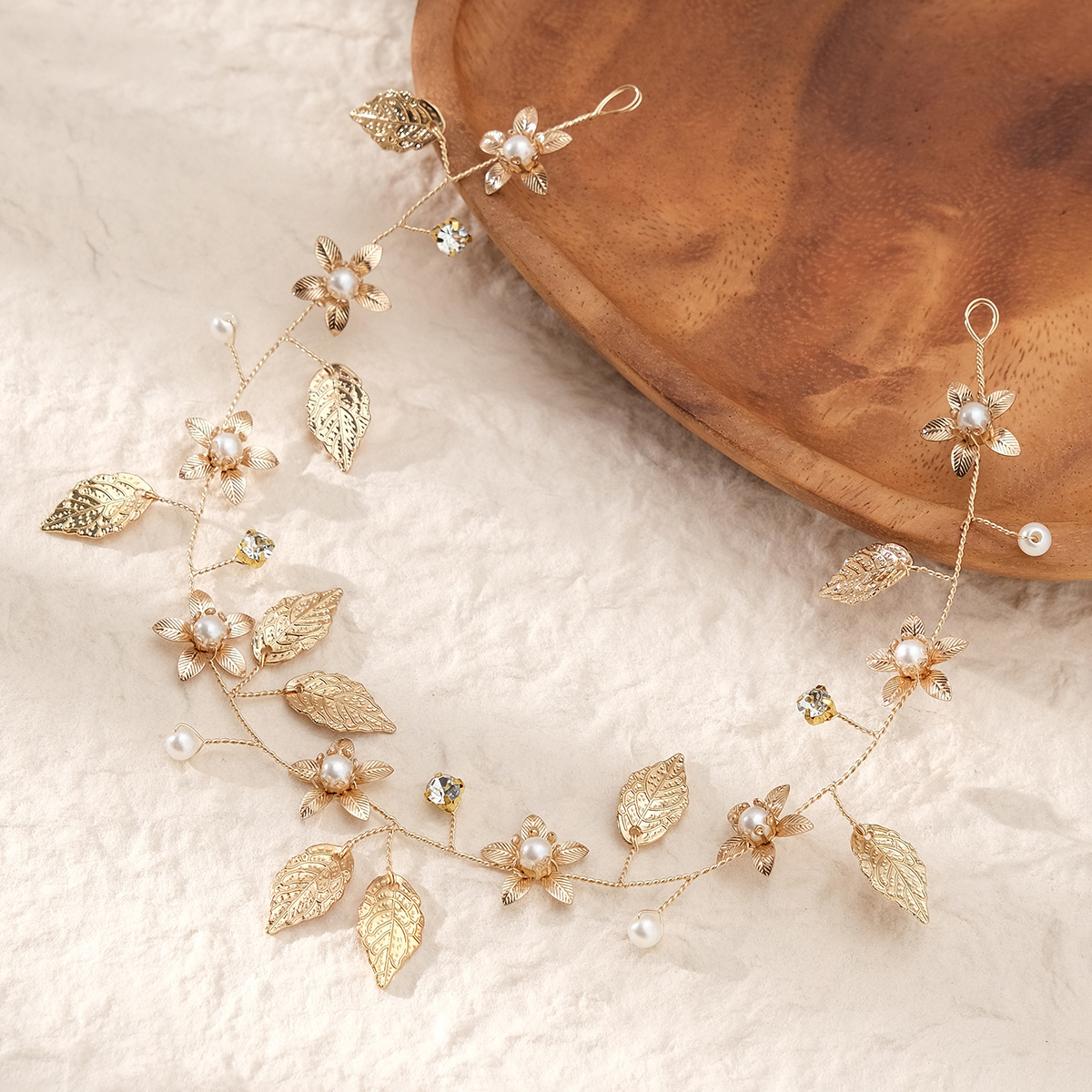 Versatile handcrafted bridal hair accessories, forest-themed golden leaf and flower headband, Xiuhe ancient-style braided hair accessories, pearl headband Specification drawing