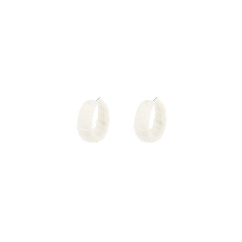 The new autumn and winter plush C-shaped stud earrings feature a unique design for women, exuding a sweet and elegant charm. The large circle is a versatile ear accessory Item Picture