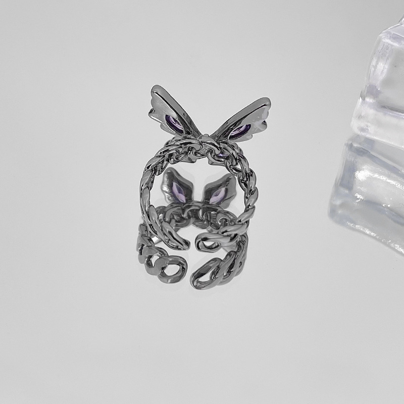 A high-end purple diamond black butterfly ring, a trendy and unique design for women on Instagram, with an open ring and a light luxury index finger accessory Application Scenario