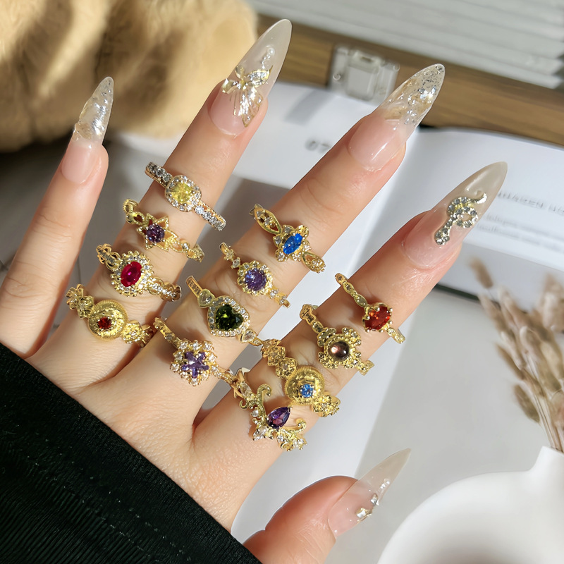 The new cross-border colored gemstone series features a retro and exquisite purple diamond fashion ring with a court style. It is a light luxury ring with a niche design for women full figure