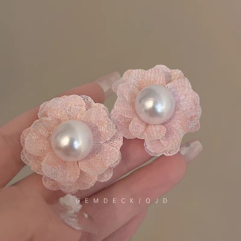 The "Camellia Floating Dream" French lace flower pearl stud earrings exude an ethereal atmosphere, exuding a high-end, niche, and gentle charm Specification drawing
