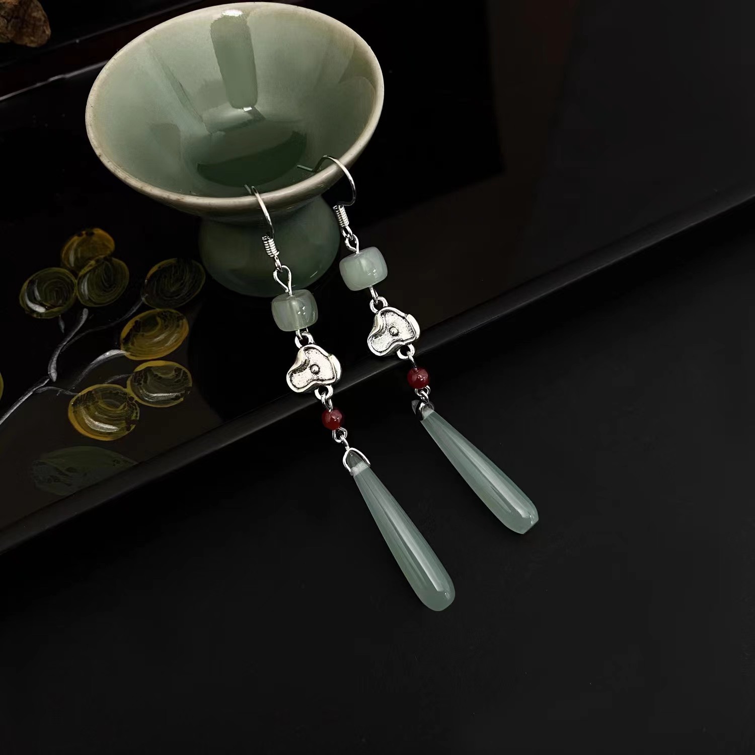New Chinese-style Song Dynasty ethnic style Su earrings, women's national style cool earrings, retro ancient-style cheongsam and Hanfu earrings Specification drawing