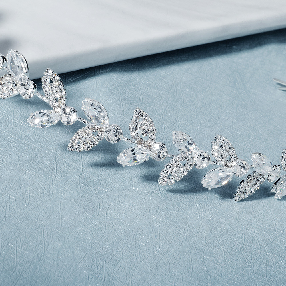 Korean high-end light luxury zircon hair bands, handcrafted crystal daily versatile hair bands, bridesmaid flower girls, simple wedding dress headwear accessories Application Scenario