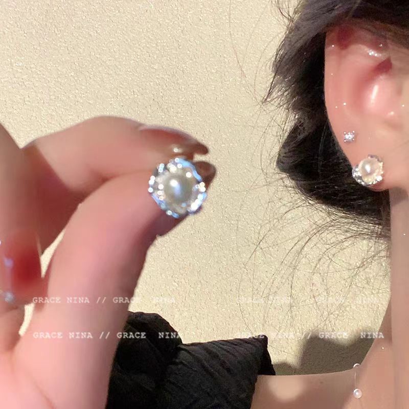 Irregular pearl stud earrings with a niche design for women, the new trendy earrings of 2025 are fashionable, high-end, and unique full figure