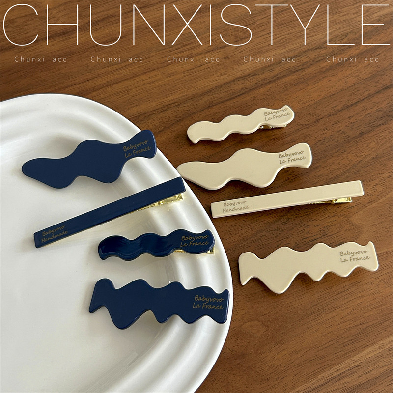 Acetic acid hair clips, exquisite hair clip edge clips, Korean side duckbill clips, broken hair bangs clips, elegant and high-end style Application Scenario