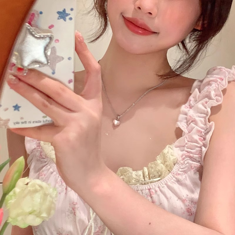 Pink-toned heart-shaped mother-of-pearl oil double-sided necklace for women, light luxury and niche style choker collarbone chain pendant Application Scenario