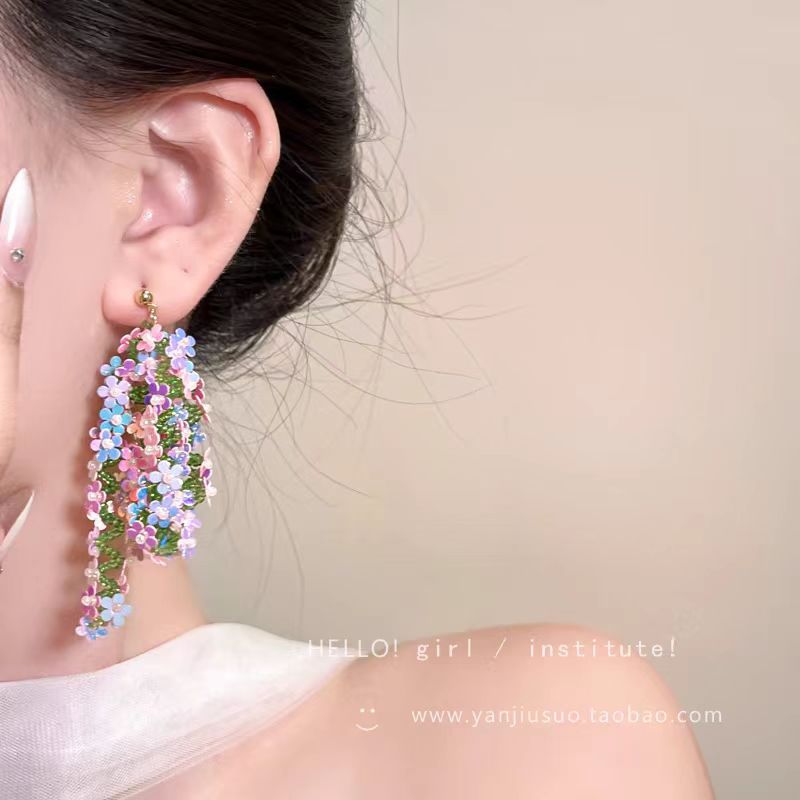 Spring Juice! Forest-style blueberry flower earrings, stunning stud earrings for a woman's seaside vacation photo shoot details Picture