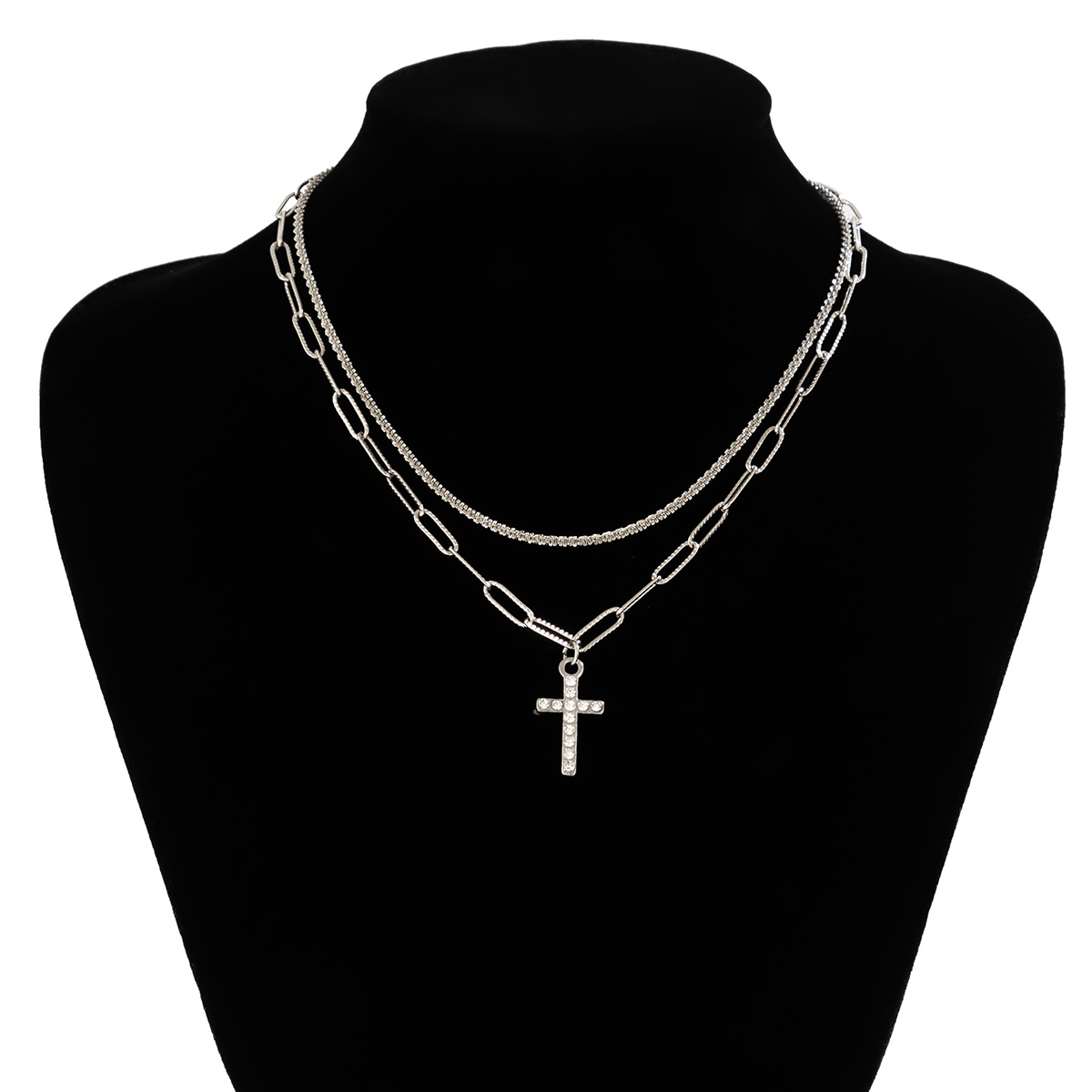 A versatile, sparkling chain collarbone necklace for women with tassels and diamond-encrusted crosses Item Picture