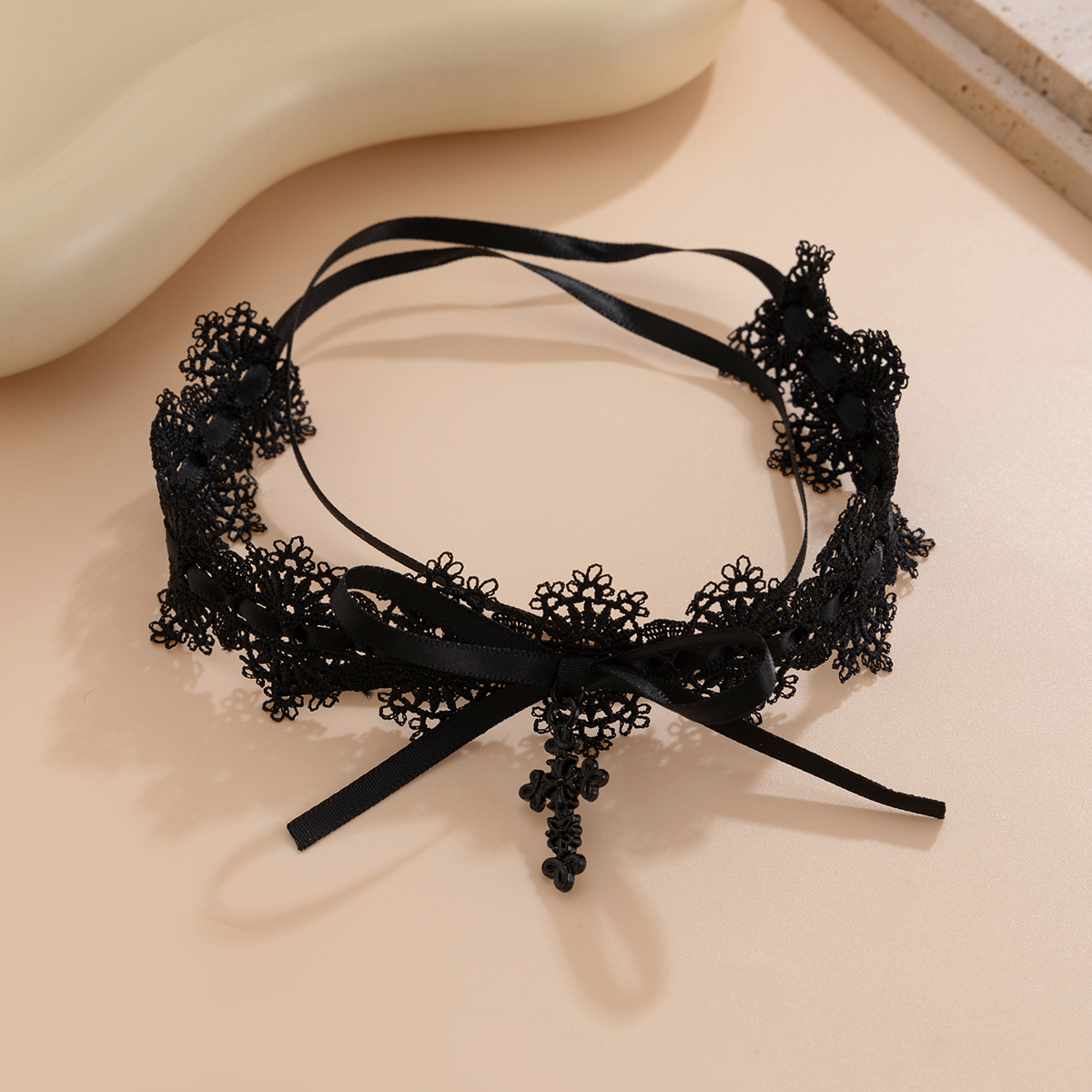 European and American cross-border jewelry, dark style heart-shaped pendant, collarbone chain, personalized pink bow lace necklace for women Application Scenario