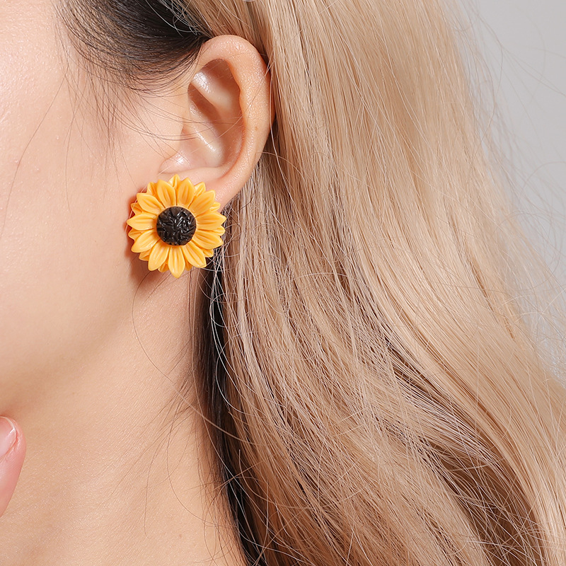 European and American best-selling pearl sunflower necklace and earring set, fashionable and elegant sunflower set for women details Picture