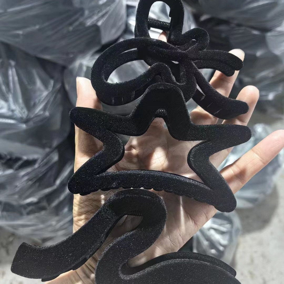 Black velvet hairpin for women's spring and summer French retro chanel-style hairpin, large shark hairpin at the back of the head, headpiece Application Scenario