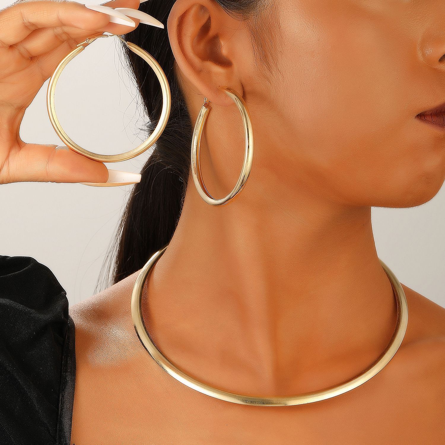 Wholesale of cross-border best-selling exaggerated and personalized large circle earrings from Europe and America, simple and high-end ear rings, earrings and women's accessories details Picture