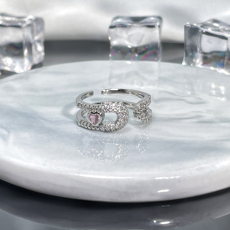 Irregular and irregular-shaped texture pleated open ring, minimalist and individualistic index finger ring, elegant and versatile ring Application Scenario