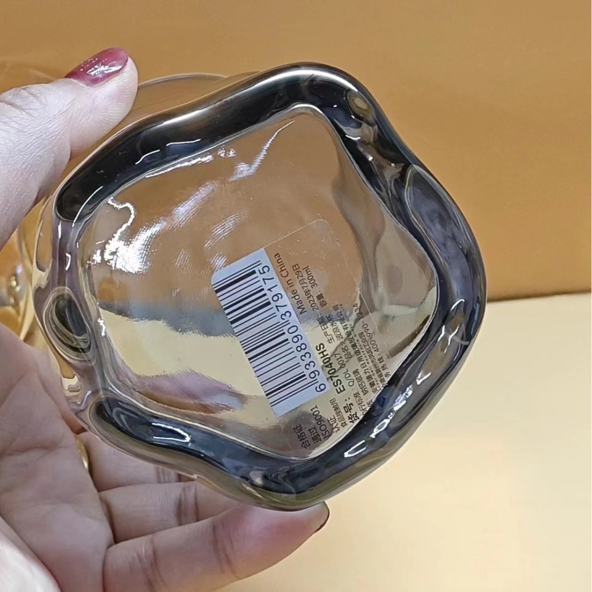 European-style glass cups, popular glass water cups, InS-style twisted pattern Nordic beer cups, tea cups for both men and women to use Application Scenario