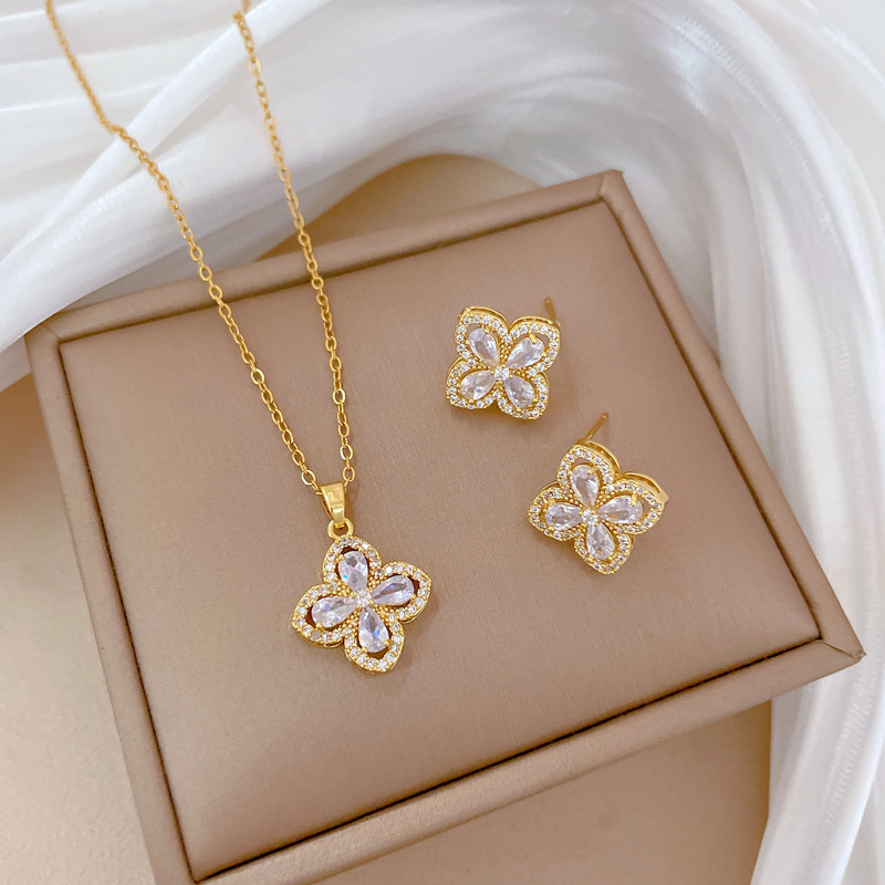 【 Titanium Steel 】 Necklace and earring set, light luxury Full diamond four-leaf zirconia, personalized and elegant banquet earrings and necklaces full figure